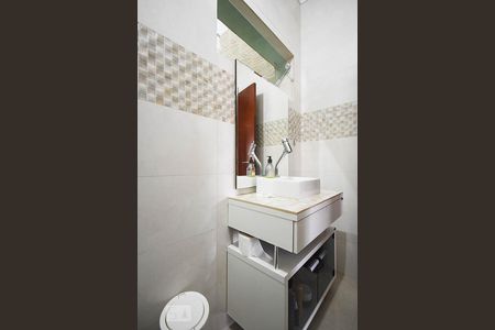 Casa à venda com 250m², 2 quartos e 3 vagas Casa à venda com 250m², 2 quartos e 3 vagasBanheiro