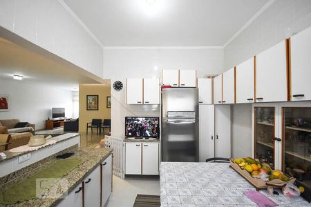 Casa à venda com 250m², 2 quartos e 3 vagas Casa à venda com 250m², 2 quartos e 3 vagasCozinha