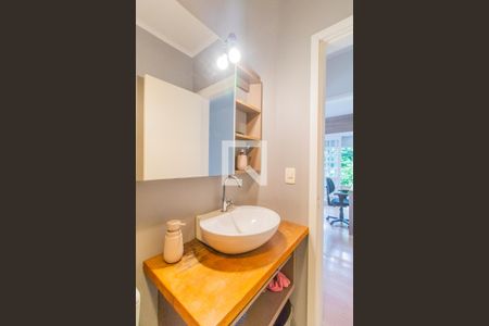 Casa de condomínio à venda com 180m², 3 quartos e 2 vagas Casa de condomínio à venda com 180m², 3 quartos e 2 vagasBanheiro Social