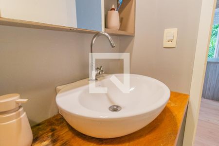 Casa de condomínio à venda com 180m², 3 quartos e 2 vagas Casa de condomínio à venda com 180m², 3 quartos e 2 vagasBanheiro Social