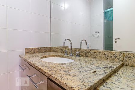 Apartamento para alugar com 80m², 2 quartos e 1 vaga Apartamento para alugar com 80m², 2 quartos e 1 vagaBanheiro da Suíte