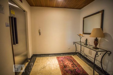 Apartamento à venda com 186m², 3 quartos e 3 vagasHall social