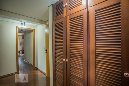 Apartamento à venda com 186m², 3 quartos e 3 vagasCorredor - Armários