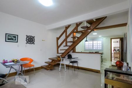 Sala de casa à venda com 4 quartos, 160m² em Vila Firmiano Pinto, São Paulo