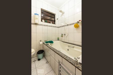 Casa à venda com 323m², 7 quartos e 2 vagas Casa à venda com 323m², 7 quartos e 2 vagasBanheiro quarto 4