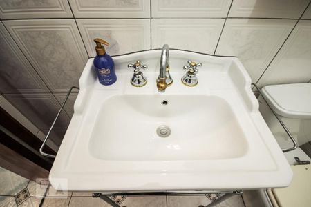 Casa à venda com 323m², 7 quartos e 2 vagas Casa à venda com 323m², 7 quartos e 2 vagasBanheiro quarto 4