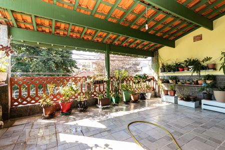 Casa à venda com 323m², 7 quartos e 2 vagas Casa à venda com 323m², 7 quartos e 2 vagasÁrea Externa