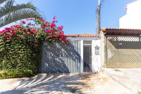 Casa à venda com 270m², 3 quartos e 4 vagas Casa à venda com 270m², 3 quartos e 4 vagasFachada