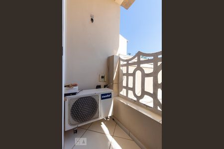 Casa à venda com 270m², 3 quartos e 4 vagas Casa à venda com 270m², 3 quartos e 4 vagasSacada