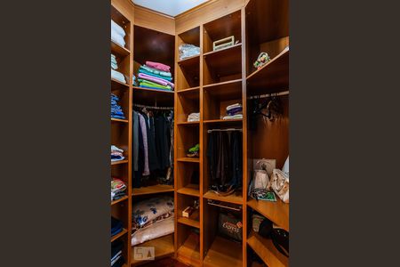 Casa à venda com 300m², 4 quartos e 4 vagasCloset da Suíte