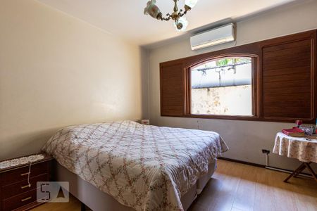 Casa à venda com 323m², 4 quartos e 6 vagas Casa à venda com 323m², 4 quartos e 6 vagasQuarto 2