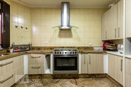 Casa à venda com 323m², 4 quartos e 6 vagas Casa à venda com 323m², 4 quartos e 6 vagasCozinha