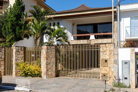 Casa à venda com 323m², 4 quartos e 6 vagas Casa à venda com 323m², 4 quartos e 6 vagasFachada