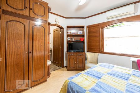 Casa à venda com 323m², 4 quartos e 6 vagas Casa à venda com 323m², 4 quartos e 6 vagasQuarto 3