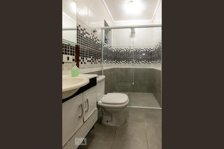 Casa à venda com 323m², 4 quartos e 6 vagas Casa à venda com 323m², 4 quartos e 6 vagasBanheiro do Quarto 4