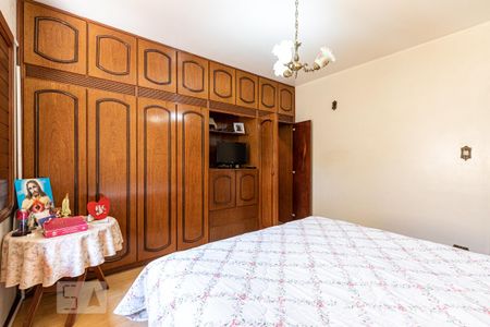 Casa à venda com 323m², 4 quartos e 6 vagas Casa à venda com 323m², 4 quartos e 6 vagasQuarto 2