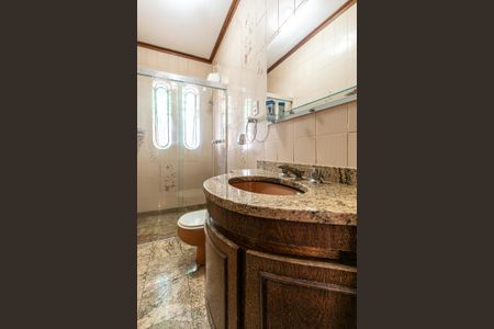 Casa à venda com 323m², 4 quartos e 6 vagas Casa à venda com 323m², 4 quartos e 6 vagasBanheiro do Quarto 1