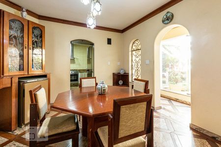 Casa à venda com 323m², 4 quartos e 6 vagas Casa à venda com 323m², 4 quartos e 6 vagasCopa
