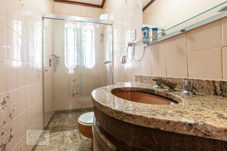 Casa à venda com 323m², 4 quartos e 6 vagas Casa à venda com 323m², 4 quartos e 6 vagasBanheiro do Quarto 1