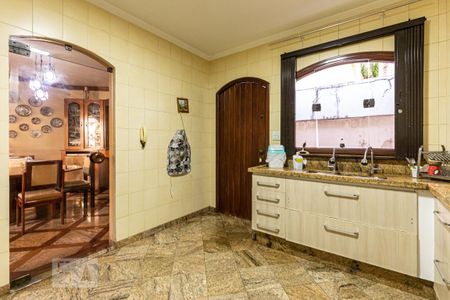 Casa à venda com 323m², 4 quartos e 6 vagas Casa à venda com 323m², 4 quartos e 6 vagasCozinha