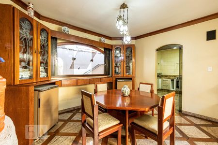 Casa à venda com 323m², 4 quartos e 6 vagas Casa à venda com 323m², 4 quartos e 6 vagasCopa