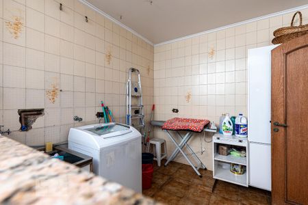 Casa à venda com 323m², 4 quartos e 6 vagas Casa à venda com 323m², 4 quartos e 6 vagasÁrea de Serviço