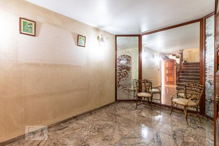 Casa à venda com 323m², 4 quartos e 6 vagas Casa à venda com 323m², 4 quartos e 6 vagasHall de Entrada