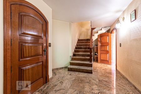 Casa à venda com 323m², 4 quartos e 6 vagas Casa à venda com 323m², 4 quartos e 6 vagasHall de Entrada