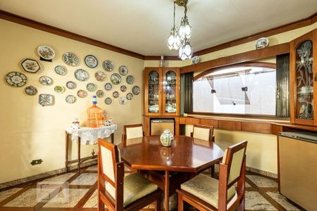 Casa à venda com 323m², 4 quartos e 6 vagas Casa à venda com 323m², 4 quartos e 6 vagasCopa
