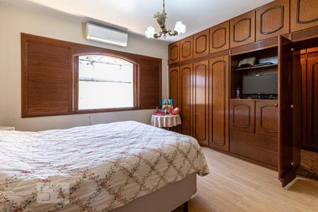 Casa à venda com 323m², 4 quartos e 6 vagas Casa à venda com 323m², 4 quartos e 6 vagasQuarto 2