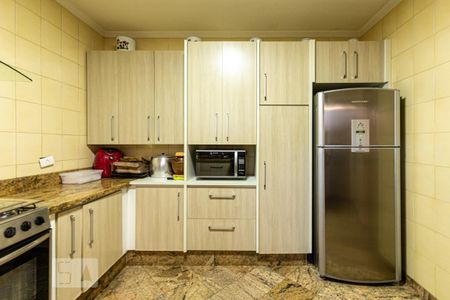 Casa à venda com 323m², 4 quartos e 6 vagas Casa à venda com 323m², 4 quartos e 6 vagasCozinha
