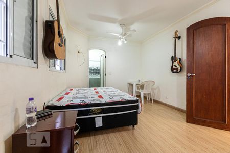 Casa à venda com 323m², 4 quartos e 6 vagas Casa à venda com 323m², 4 quartos e 6 vagasQuarto 4