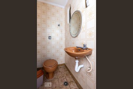 Casa à venda com 323m², 4 quartos e 6 vagas Casa à venda com 323m², 4 quartos e 6 vagasBanheiro da Área Externa
