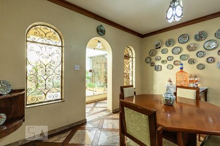 Casa à venda com 323m², 4 quartos e 6 vagas Casa à venda com 323m², 4 quartos e 6 vagasCopa