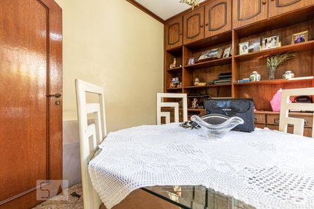 Casa à venda com 323m², 4 quartos e 6 vagas Casa à venda com 323m², 4 quartos e 6 vagasEscritório