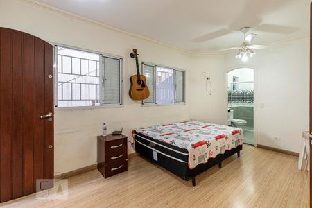 Casa à venda com 323m², 4 quartos e 6 vagas Casa à venda com 323m², 4 quartos e 6 vagasQuarto 4