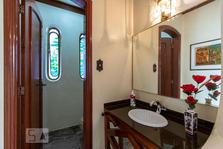 Casa à venda com 323m², 4 quartos e 6 vagas Casa à venda com 323m², 4 quartos e 6 vagasLavabo
