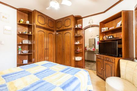 Casa à venda com 323m², 4 quartos e 6 vagas Casa à venda com 323m², 4 quartos e 6 vagasQuarto 3