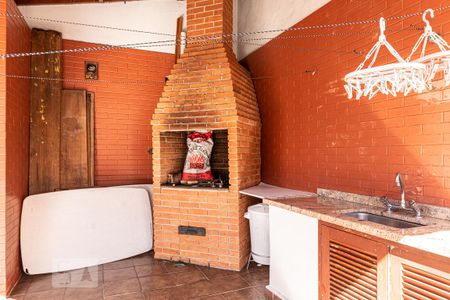Casa à venda com 323m², 4 quartos e 6 vagas Casa à venda com 323m², 4 quartos e 6 vagasChurrasqueira