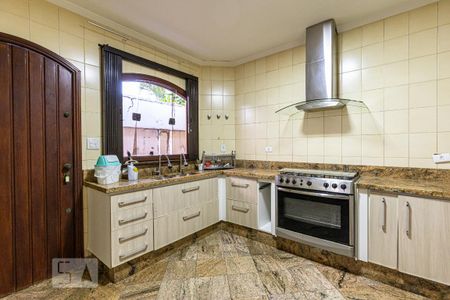 Casa à venda com 323m², 4 quartos e 6 vagas Casa à venda com 323m², 4 quartos e 6 vagasCozinha