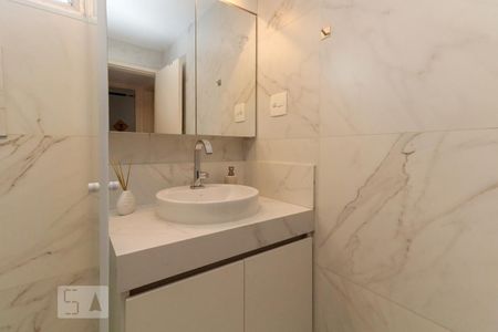 Apartamento para alugar com 62m², 2 quartos e sem vagaBanheiro