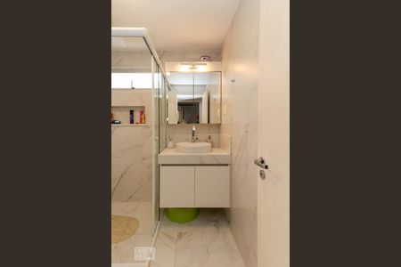 Apartamento para alugar com 62m², 2 quartos e sem vagaBanheiro