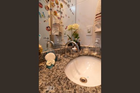 Apartamento para alugar com 74m², 2 quartos e 1 vagaDetalhe Banheiro Social