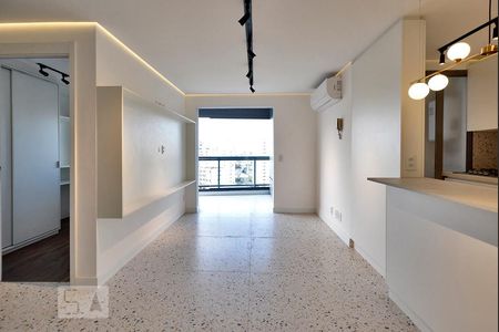 Sala de Apartamento com 2 quartos, 70m² Vila Romana