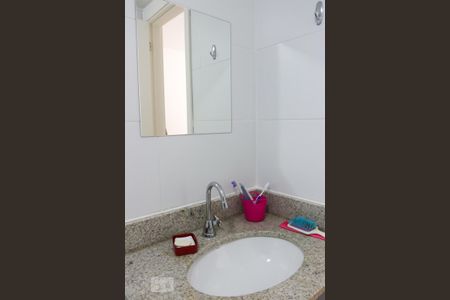 Apartamento para alugar com 65m², 2 quartos e 1 vaga Apartamento para alugar com 65m², 2 quartos e 1 vagaBanheiro da Suíte
