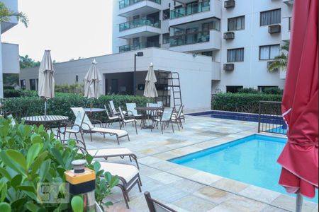 Apartamento para alugar com 65m², 2 quartos e 1 vaga Apartamento para alugar com 65m², 2 quartos e 1 vagaÁrea comum - Piscina
