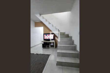 Casa à venda com 156m², 4 quartos e 3 vagasEscada