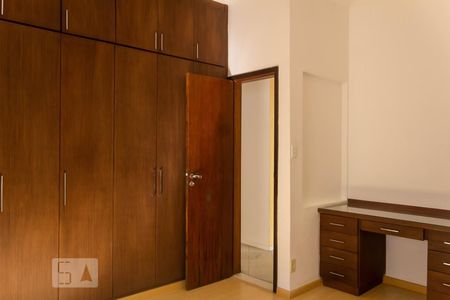 Casa à venda com 185m², 4 quartos e 3 vagasSuíte 1