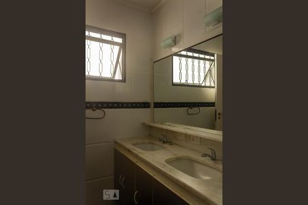 Casa à venda com 185m², 4 quartos e 3 vagasBanheiro Suíte 2