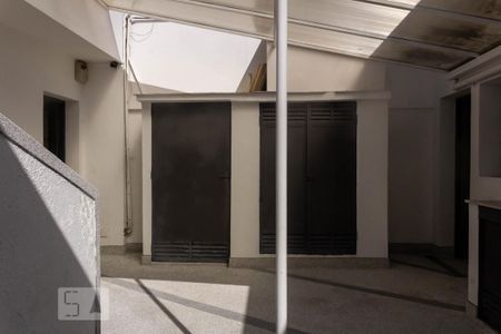 Casa à venda com 185m², 4 quartos e 3 vagasFundos